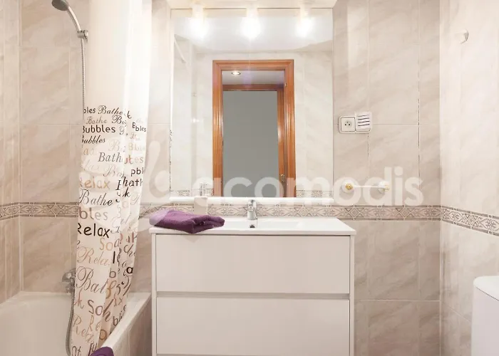 Ideal Location In L'eixample! - Walk To Sagrada Familia And Old Town! *